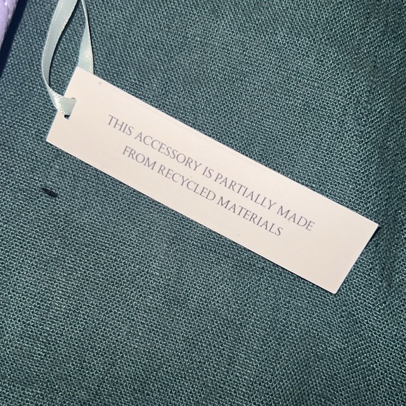 Victoria’s Secret foldover card holder - Picture 2 of 4